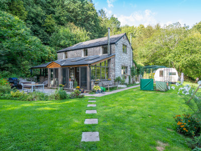 Country Cottage In An Idyllic Location