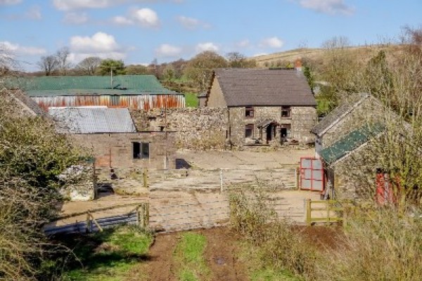 Lower Penslasgarn Farm